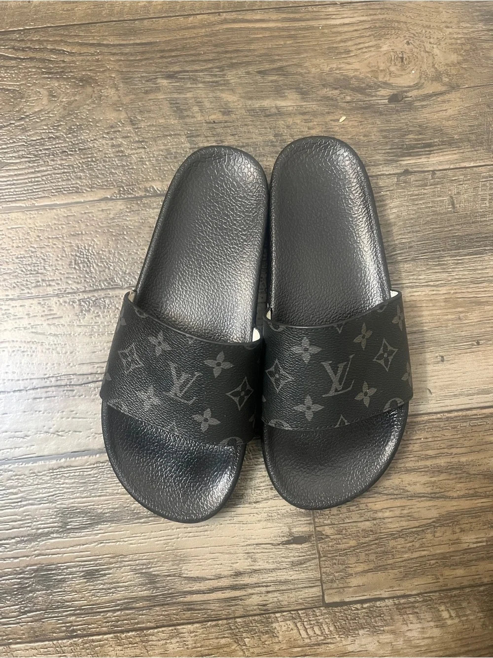 Men’s Black Louis Vuitton logo slides